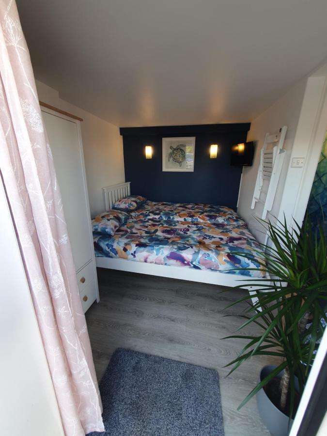 Lovely Private Studio Room With Own Kitchen And Bathroom. Set In The Popular Area Of Shiphay In Torquay And Only A Short Walk From Torbay Hospital Екстериор снимка