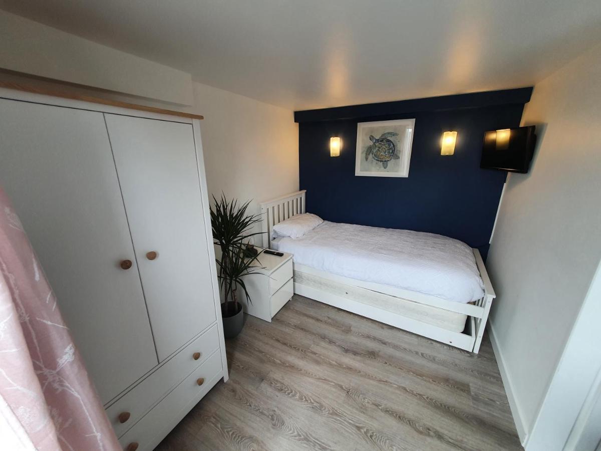 Lovely Private Studio Room With Own Kitchen And Bathroom. Set In The Popular Area Of Shiphay In Torquay And Only A Short Walk From Torbay Hospital Екстериор снимка