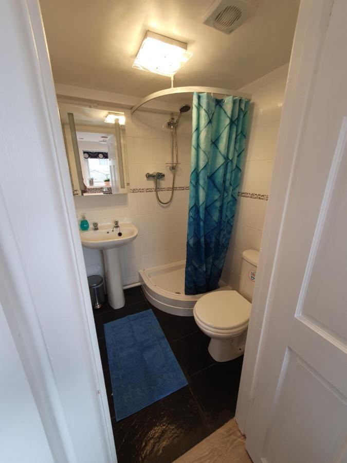 Lovely Private Studio Room With Own Kitchen And Bathroom. Set In The Popular Area Of Shiphay In Torquay And Only A Short Walk From Torbay Hospital Екстериор снимка