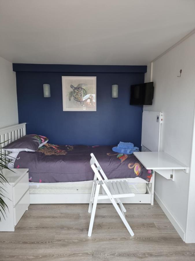 Lovely Private Studio Room With Own Kitchen And Bathroom. Set In The Popular Area Of Shiphay In Torquay And Only A Short Walk From Torbay Hospital Екстериор снимка