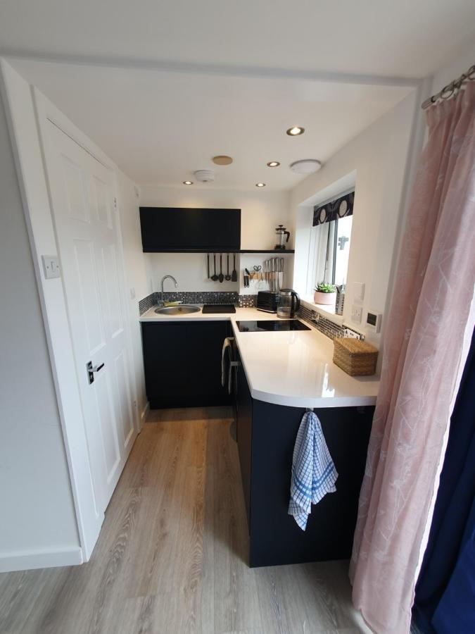 Lovely Private Studio Room With Own Kitchen And Bathroom. Set In The Popular Area Of Shiphay In Torquay And Only A Short Walk From Torbay Hospital Екстериор снимка
