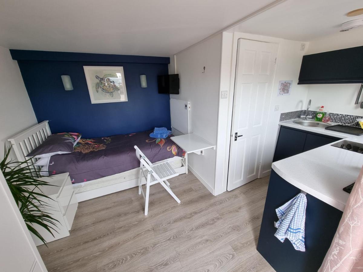 Lovely Private Studio Room With Own Kitchen And Bathroom. Set In The Popular Area Of Shiphay In Torquay And Only A Short Walk From Torbay Hospital Екстериор снимка