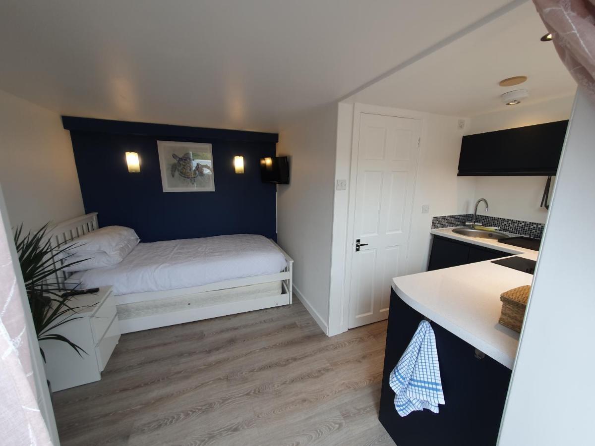 Lovely Private Studio Room With Own Kitchen And Bathroom. Set In The Popular Area Of Shiphay In Torquay And Only A Short Walk From Torbay Hospital Екстериор снимка