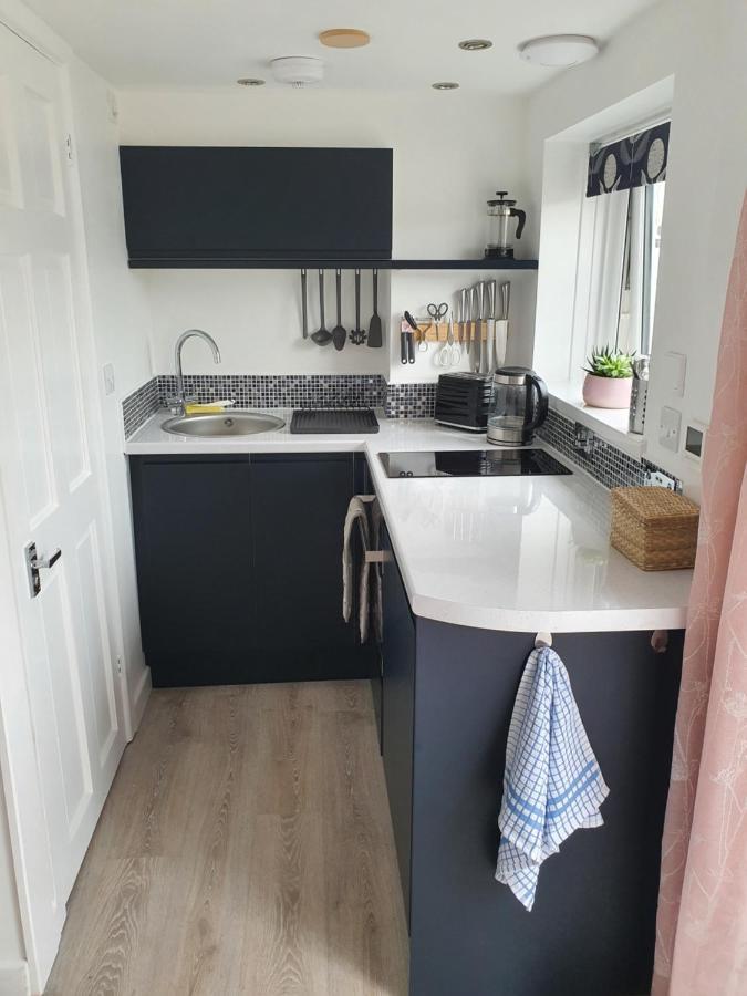 Lovely Private Studio Room With Own Kitchen And Bathroom. Set In The Popular Area Of Shiphay In Torquay And Only A Short Walk From Torbay Hospital Екстериор снимка